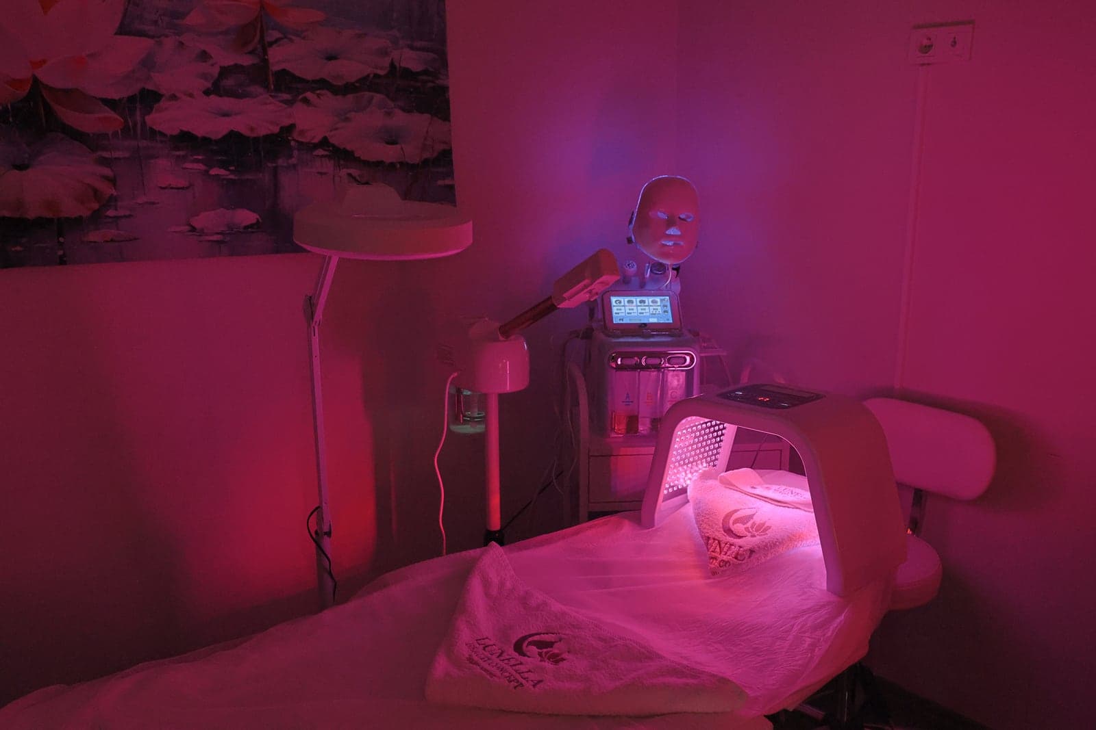 Lunella Beauty Concept Maltepe hydrafacial cihazı ile cilt bakımı uygulaması