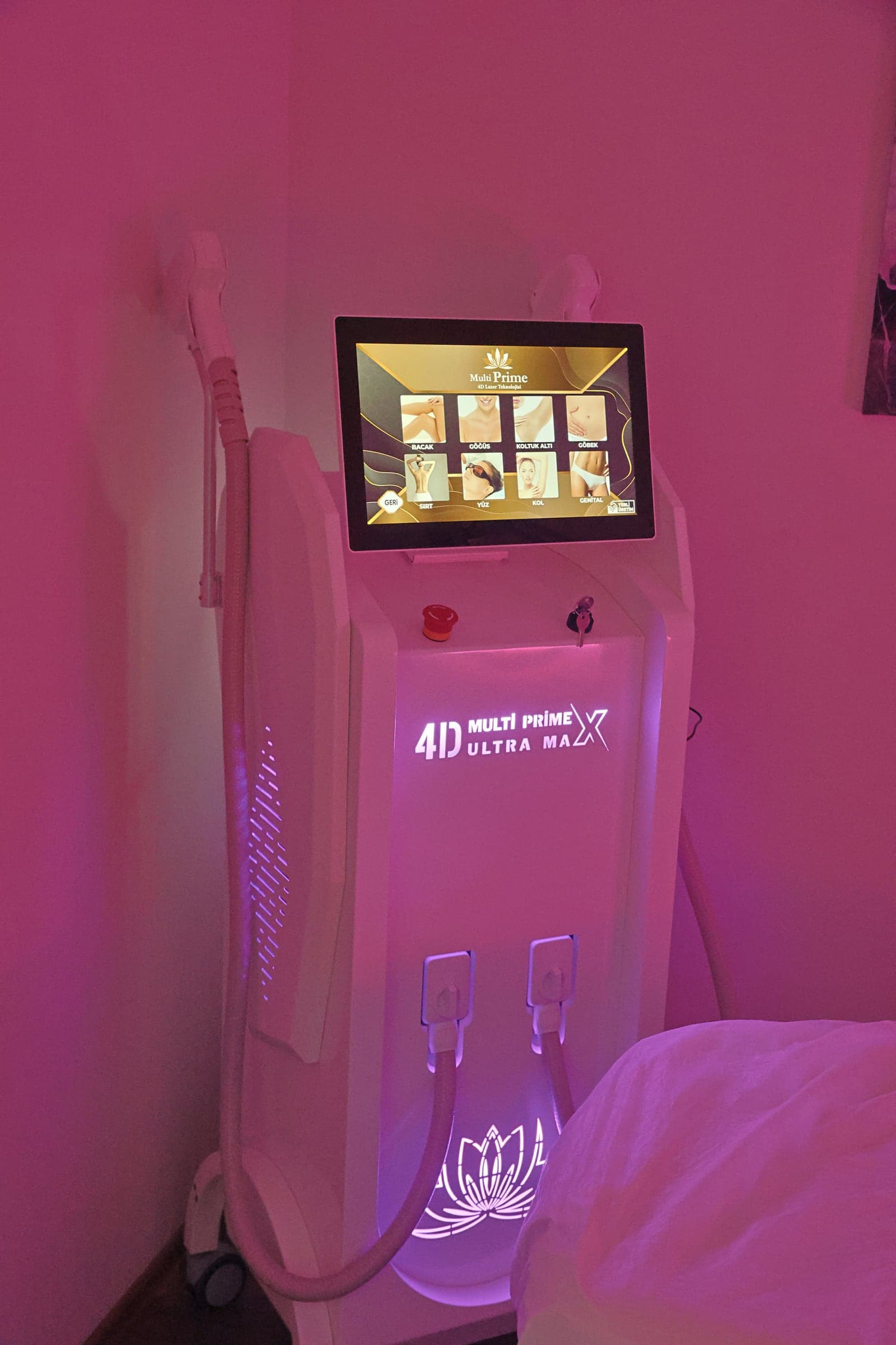 Lunella Beauty Concept Maltepe hydrafacial cihazı pembe ışık modu